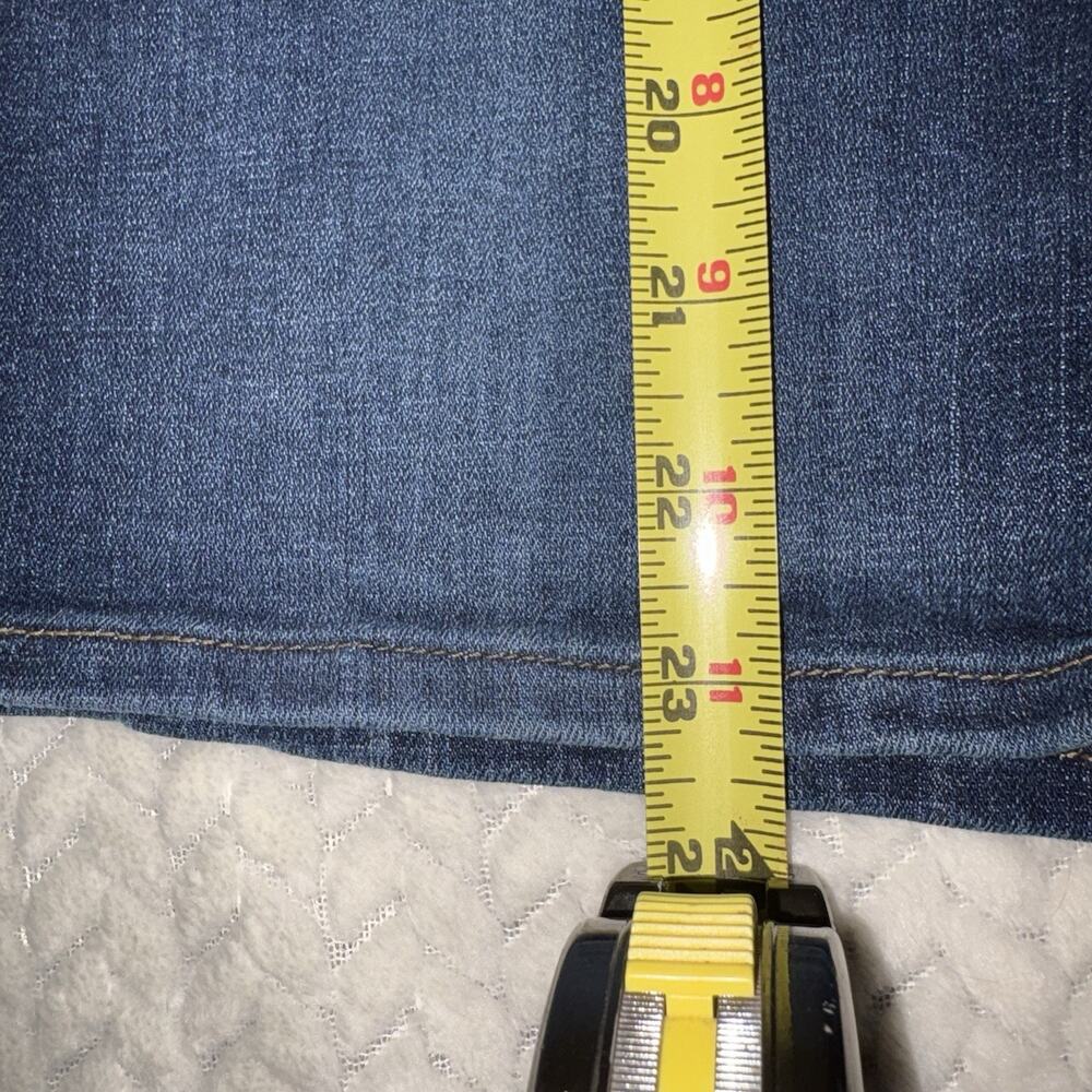 Levis Classic Bermuda Shorts Womens 34 Blue Dark Wash Stretch Denim 12" Inseam - Picture 7 of 9